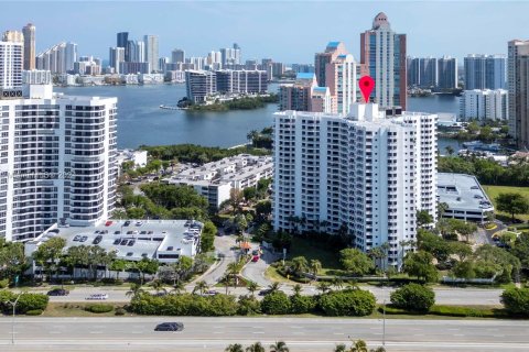 Condo in Aventura, Florida, 2 bedrooms  № 1395923 - photo 30