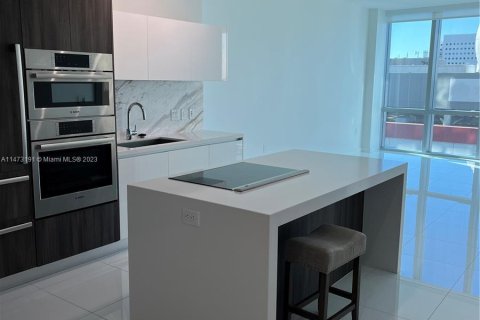 Condominio en venta en Miami, Florida, 1 dormitorio, 109.44 m2 № 781163 - foto 4