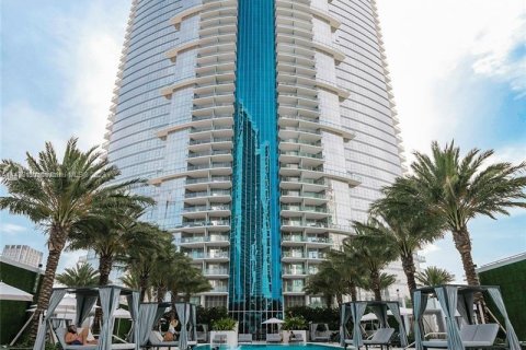 Condominio en venta en Miami, Florida, 1 dormitorio, 109.44 m2 № 781163 - foto 2