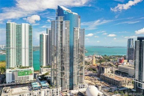 Condominio en venta en Miami, Florida, 1 dormitorio, 109.44 m2 № 781163 - foto 1