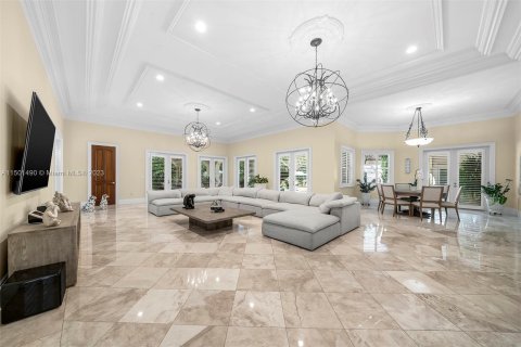 House in Pinecrest, Florida 8 bedrooms, 896.6 sq.m. № 908547 - photo 10