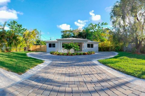 Villa ou maison à vendre à South Miami, Floride: 4 chambres, 197.6 m2 № 1177498 - photo 1