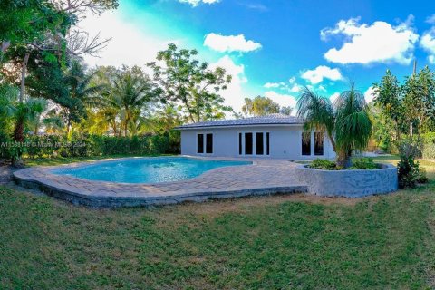 Casa en venta en South Miami, Florida, 4 dormitorios, 197.6 m2 № 1177498 - foto 2