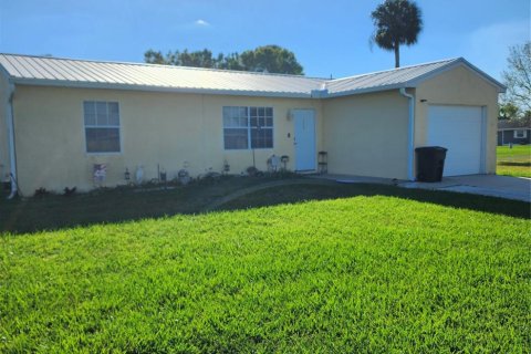 House in Okeechobee, Florida 2 bedrooms, 126.72 sq.m. № 1231273 - photo 3