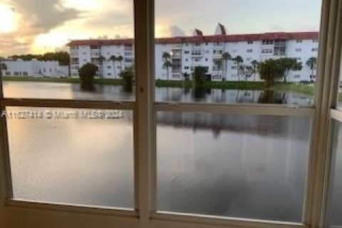 Condominio en venta en Lauderhill, Florida, 1 dormitorio, 86.21 m2 № 1305876 - foto 1