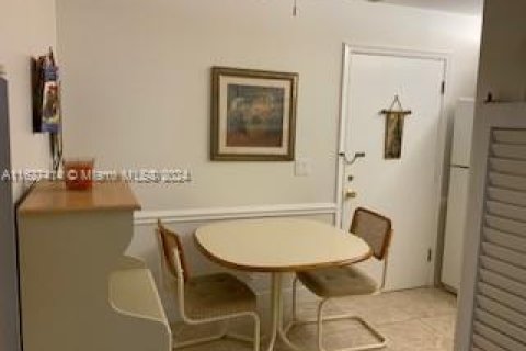 Condo in Lauderhill, Florida, 1 bedroom  № 1305876 - photo 10