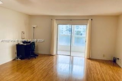 Condominio en venta en Lauderhill, Florida, 1 dormitorio, 86.21 m2 № 1305876 - foto 15