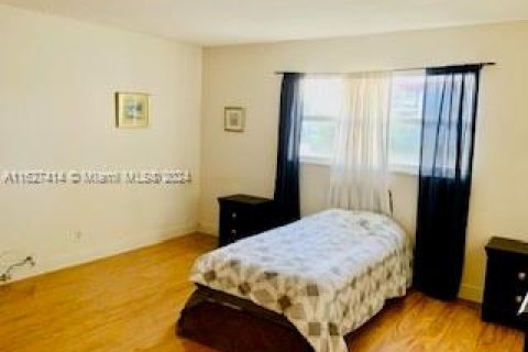 Condo in Lauderhill, Florida, 1 bedroom  № 1305876 - photo 12