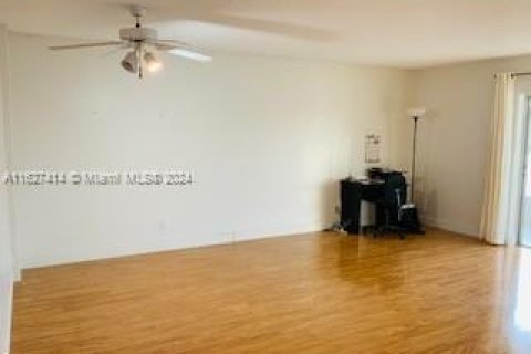 Condo in Lauderhill, Florida, 1 bedroom  № 1305876 - photo 17