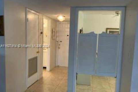 Condo in Lauderhill, Florida, 1 bedroom  № 1305876 - photo 19