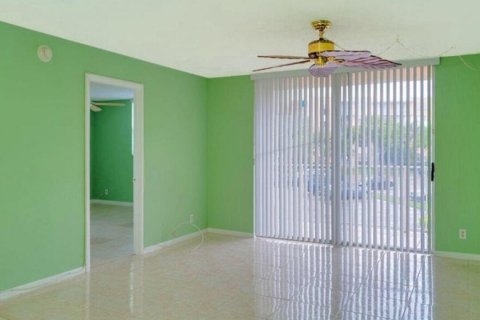 Copropriété à vendre à West Palm Beach, Floride: 2 chambres, 89.19 m2 № 884421 - photo 1