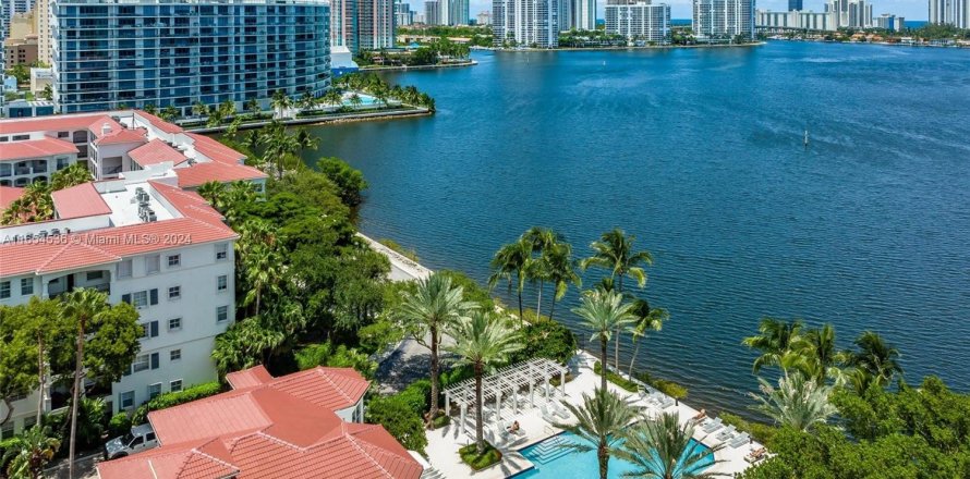 Condo à Aventura, Floride, 2 chambres  № 1353844