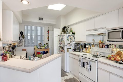 Condo in Aventura, Florida, 2 bedrooms  № 1353844 - photo 10