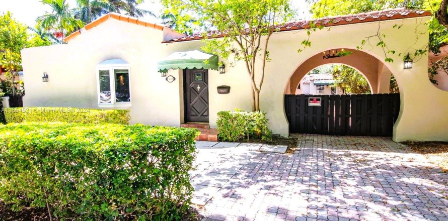 Villa ou maison à Miami Beach, Floride 4 chambres, 217.21 m2 № 1353843