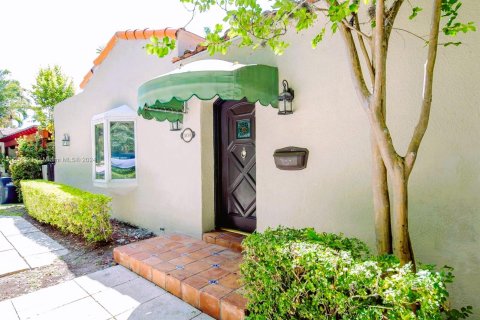 House in Miami Beach, Florida 4 bedrooms, 217.21 sq.m. № 1353843 - photo 5