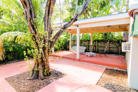 House in Miami Beach, Florida 4 bedrooms, 217.21 sq.m. № 1353843 - photo 10