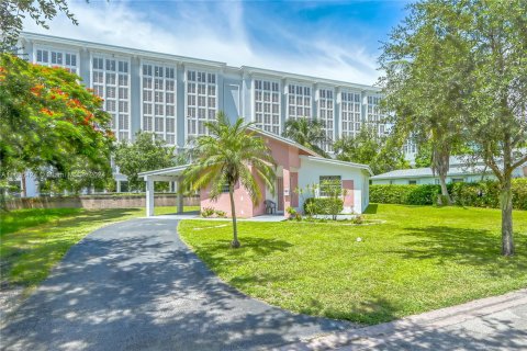 Villa ou maison à vendre à Coral Gables, Floride: 3 chambres, 133.04 m2 № 1353892 - photo 1