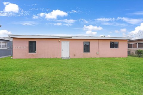 House in Miramar, Florida 3 bedrooms, 158.31 sq.m. № 1353894 - photo 23