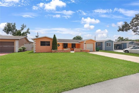 House in Miramar, Florida 3 bedrooms, 158.31 sq.m. № 1353894 - photo 27