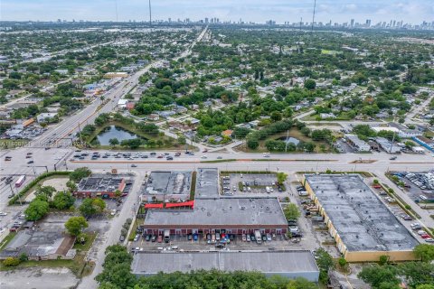 Propiedad comercial en venta en Miramar, Florida № 1230909 - foto 19