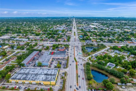 Commercial property in Miramar, Florida № 1230909 - photo 12