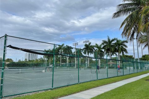 Condo in North Miami Beach, Florida, 1 bedroom  № 1357060 - photo 22