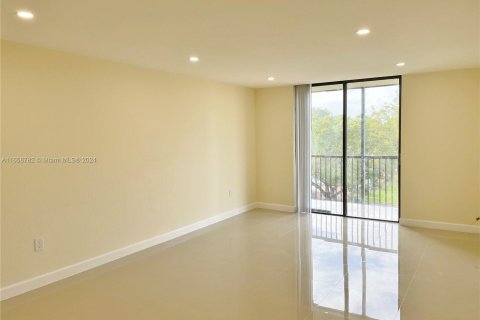 Condo in North Miami Beach, Florida, 1 bedroom  № 1357060 - photo 18