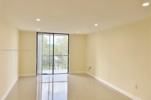 Condo in North Miami Beach, Florida, 1 bedroom  № 1357060 - photo 6