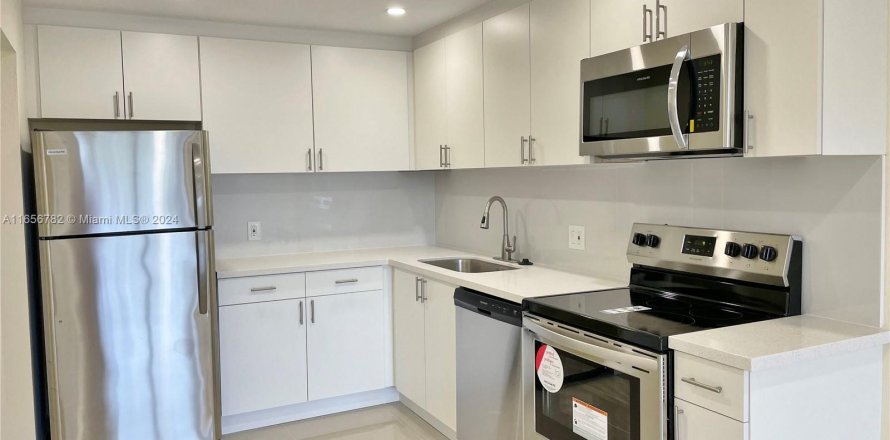 Condo in North Miami Beach, Florida, 1 bedroom  № 1357060