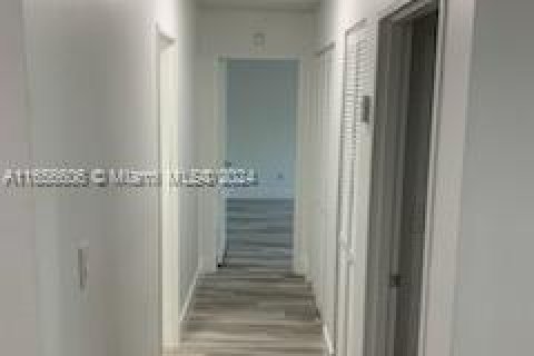 Condo in Doral, Florida, 2 bedrooms  № 1357014 - photo 9