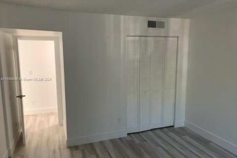 Copropriété à vendre à Doral, Floride: 2 chambres, 98.48 m2 № 1357014 - photo 11