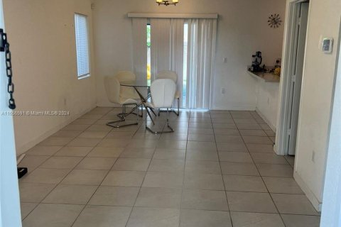 House in Homestead, Florida 3 bedrooms, 132.66 sq.m. № 1357013 - photo 5