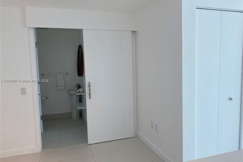 Condo in Miami, Florida, 1 bedroom  № 1357059 - photo 29