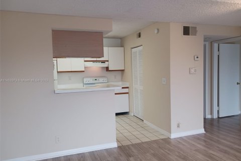 Condominio en venta en Pompano Beach, Florida, 1 dormitorio, 76.18 m2 № 718033 - foto 7
