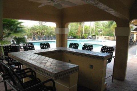 Condominio en venta en Pompano Beach, Florida, 1 dormitorio, 76.18 m2 № 718033 - foto 10