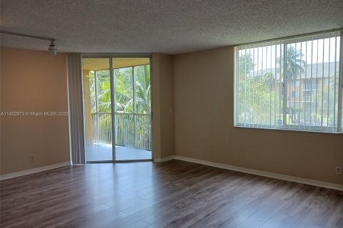 Copropriété à vendre à Pompano Beach, Floride: 1 chambre, 76.18 m2 № 718033 - photo 2