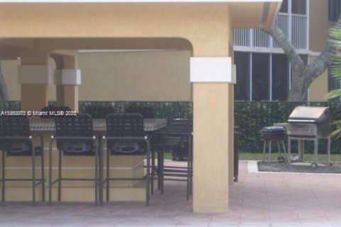 Condominio en venta en Pompano Beach, Florida, 1 dormitorio, 76.18 m2 № 718033 - foto 11