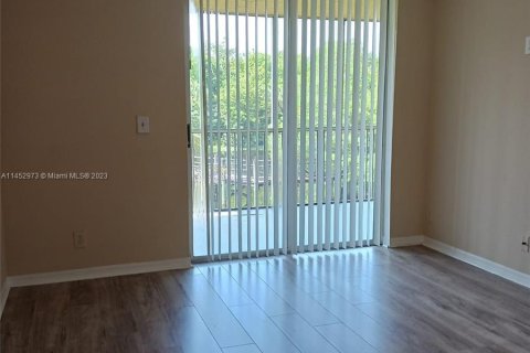 Condominio en venta en Pompano Beach, Florida, 1 dormitorio, 76.18 m2 № 718033 - foto 3