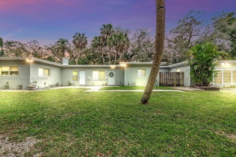 Villa ou maison à louer à Fort Lauderdale, Floride: 2 chambres, 74.14 m2 № 1351935 - photo 1