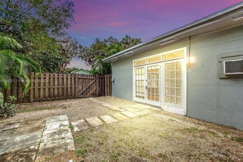 Villa ou maison à louer à Fort Lauderdale, Floride: 2 chambres, 74.14 m2 № 1351935 - photo 20