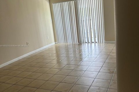 Copropriété à louer à Hialeah, Floride: 2 chambres, 90.67 m2 № 1351936 - photo 13