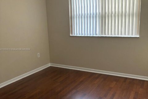 Condominio en alquiler en Hialeah, Florida, 2 dormitorios, 90.67 m2 № 1351936 - foto 8