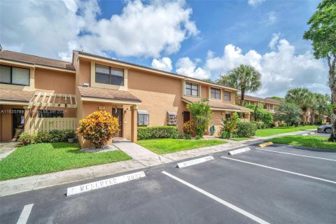 Townhouse in Coconut Creek, Florida 2 bedrooms, 137.5 sq.m. № 1352041 - photo 1