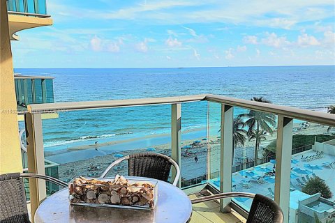 Condominio en alquiler en Hollywood, Florida, 44.78 m2 № 1351937 - foto 2