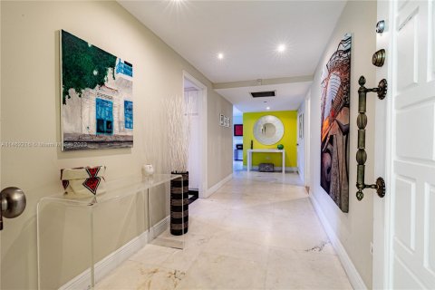 Condominio en venta en Key Biscayne, Florida, 2 dormitorios, 125.42 m2 № 749938 - foto 2
