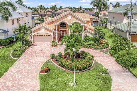 Villa ou maison à vendre à Cape Coral, Floride: 3 chambres, 308.53 m2 № 1342974 - photo 1