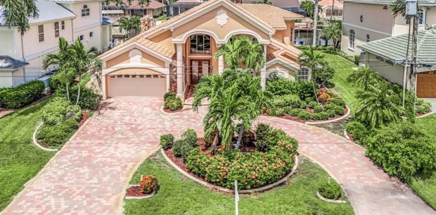 Villa ou maison à Cape Coral, Floride 3 chambres, 308.53 m2 № 1342974