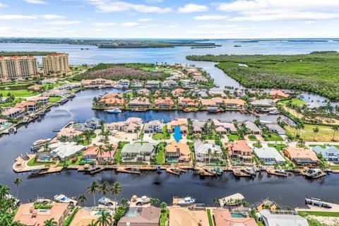 Villa ou maison à vendre à Cape Coral, Floride: 3 chambres, 308.53 m2 № 1342974 - photo 2