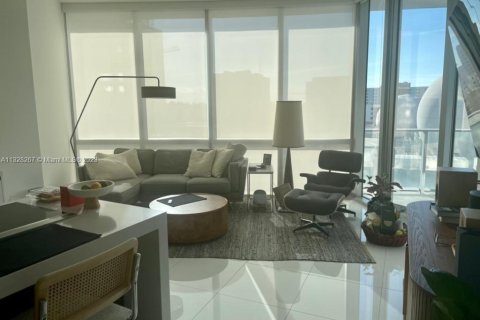 Condominio en venta en Miami, Florida, 1 dormitorio, 108.6 m2 № 276198 - foto 1