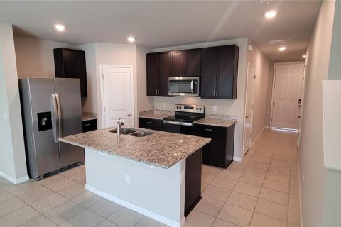 Townhouse in Brandon, Florida 3 bedrooms, 141.68 sq.m. № 931153 - photo 5